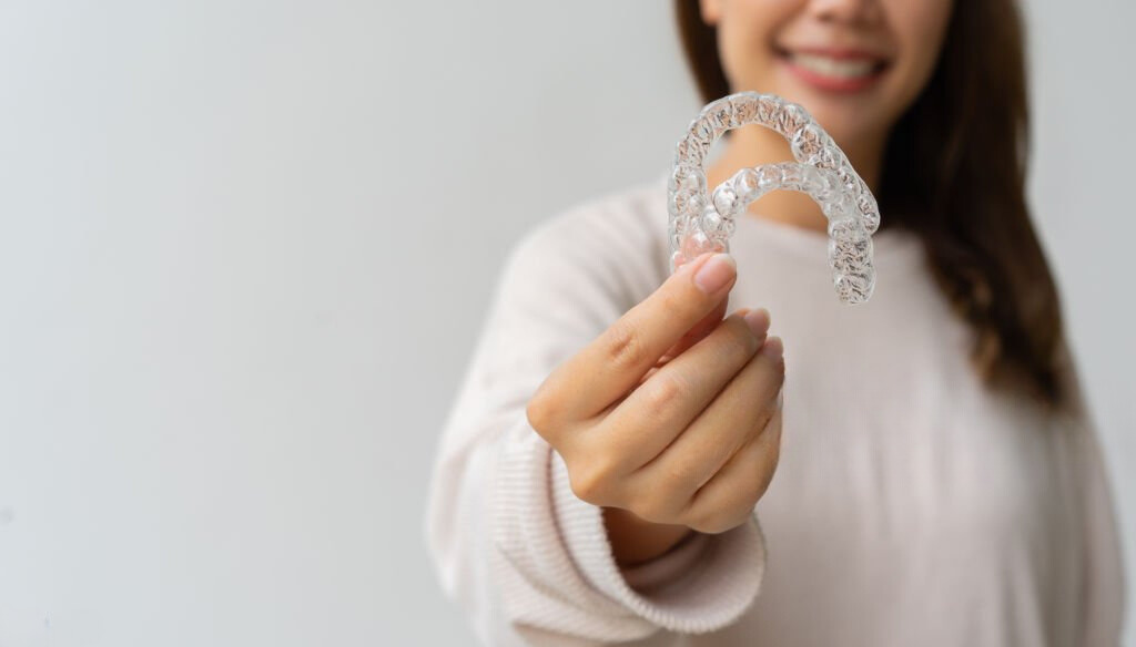 Teeth Aligners: How Teeth Straightening Works and Why Choose Clear Moves Aligners