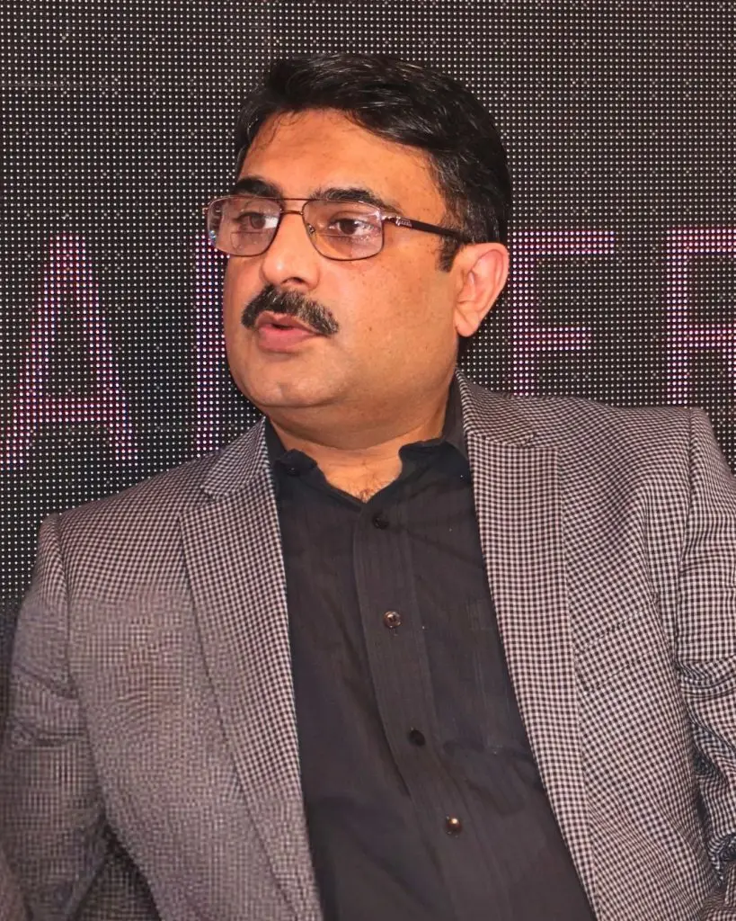 Dr Wasif Altaf Expert Dentist of clear aligners