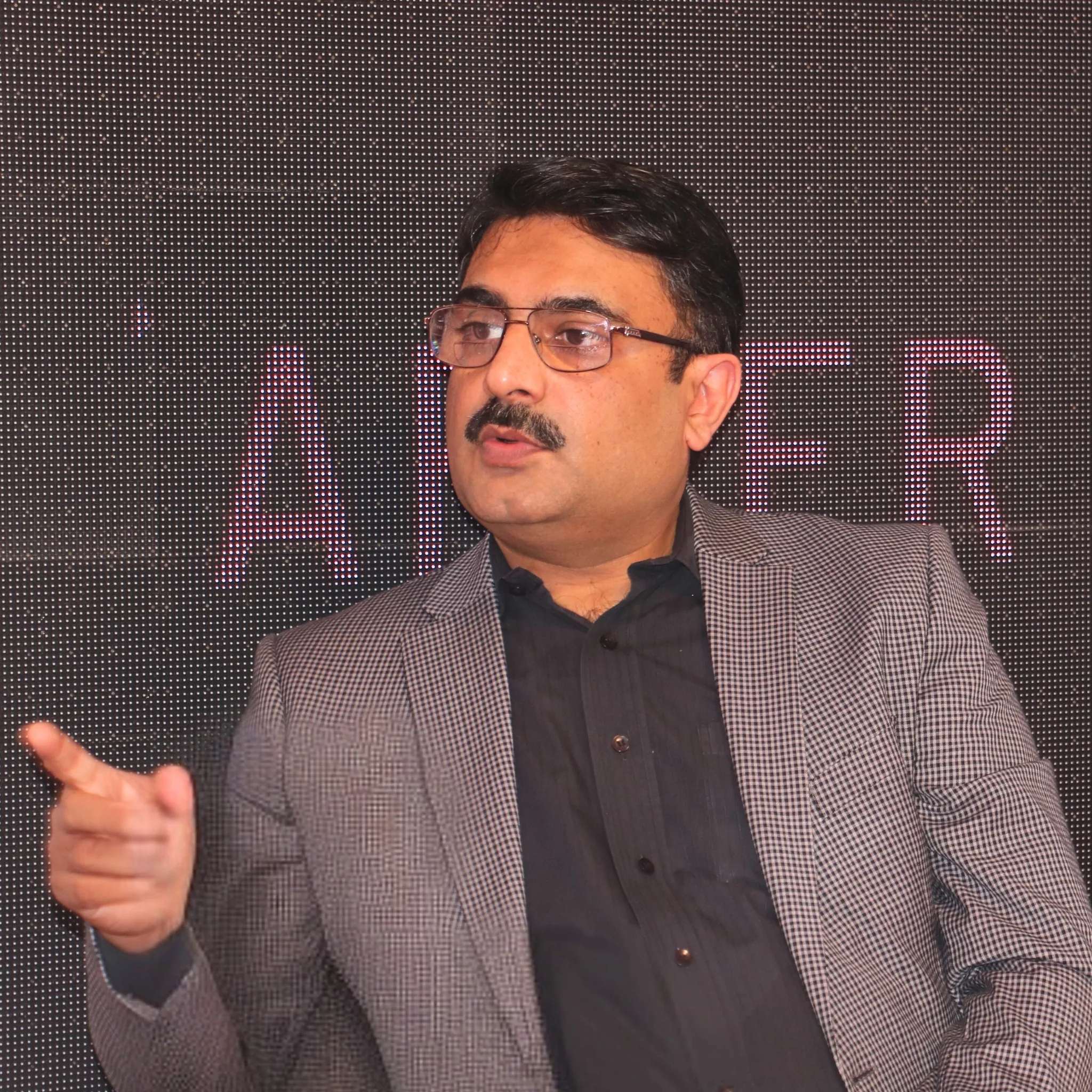 Dr Wasif Altaf Expert Dentist of clear aligners